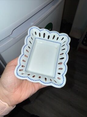 Gorgeous Blue & White Andrea Scalloped Edge Tray Williamsburg - Andrea by Sadek
